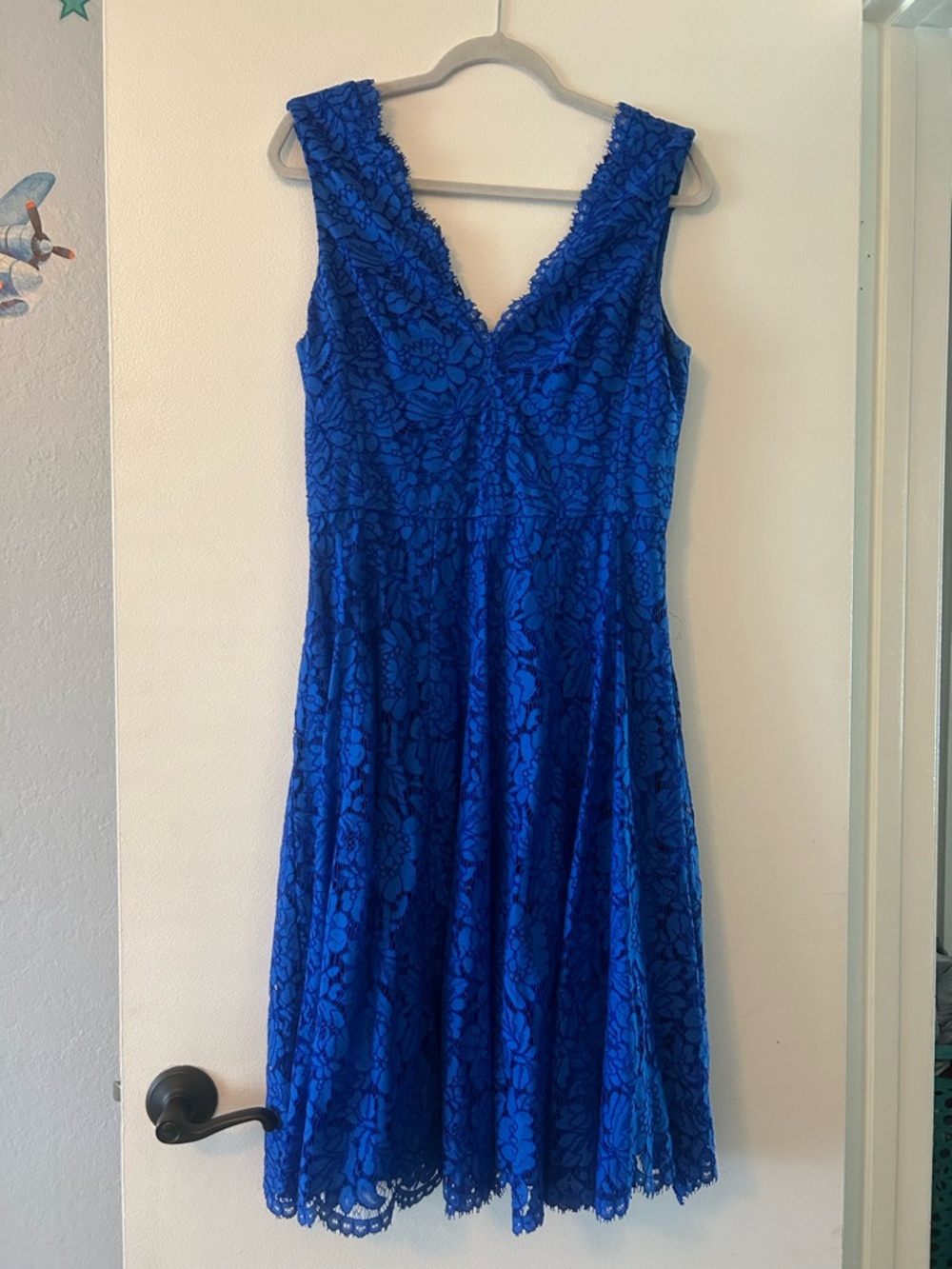 Vera Wang Cobalt Blue Lace V‑Neck Midi Dress
